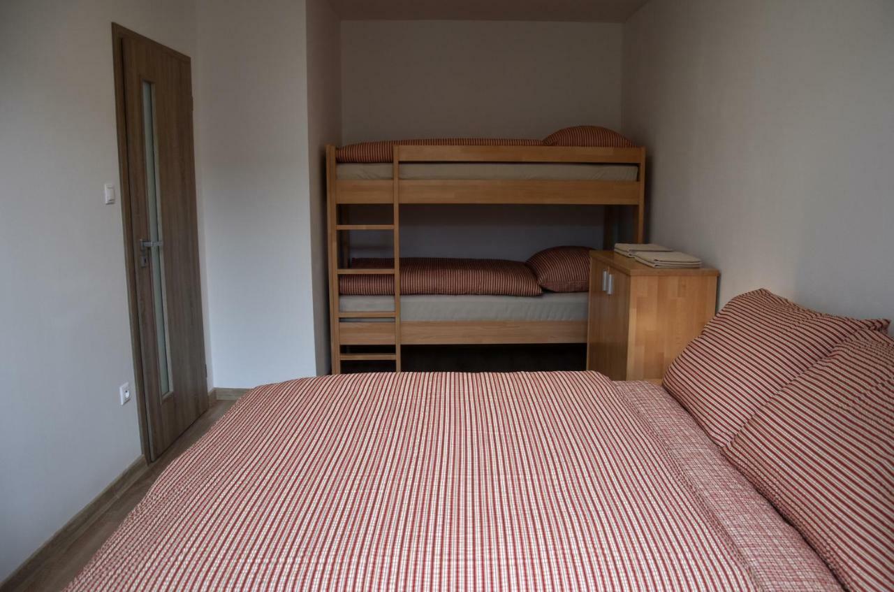 Apartmán Elemir Bešeňová Exteriér fotografie