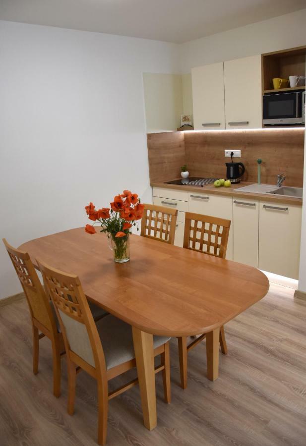 Apartmán Elemir Bešeňová Exteriér fotografie