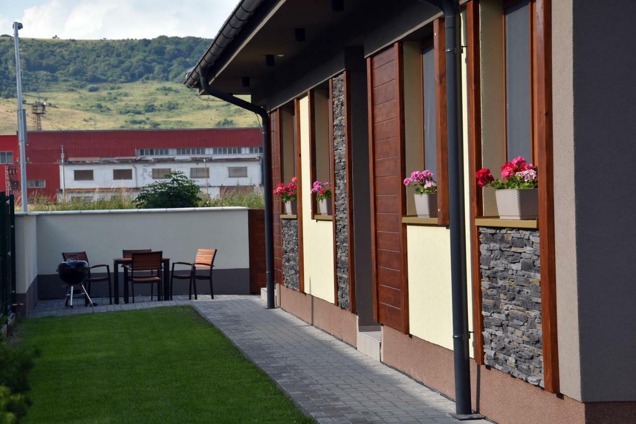 Apartmán Elemir Bešeňová Exteriér fotografie