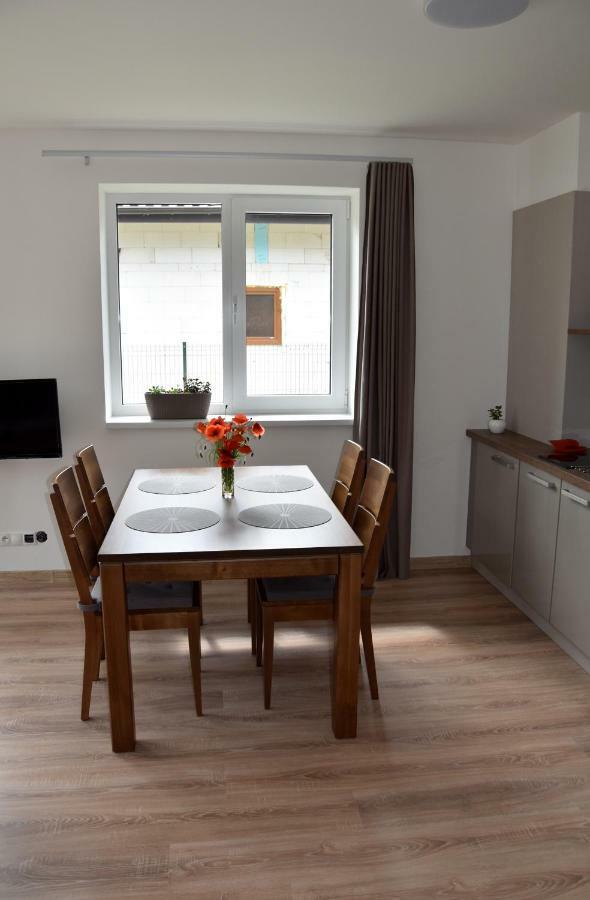 Apartmán Elemir Bešeňová Exteriér fotografie