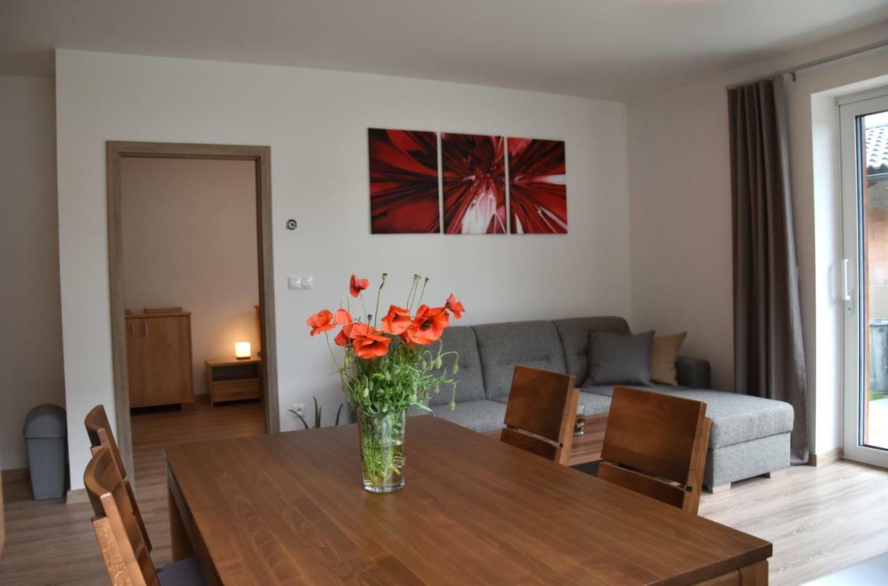 Apartmán Elemir Bešeňová Exteriér fotografie