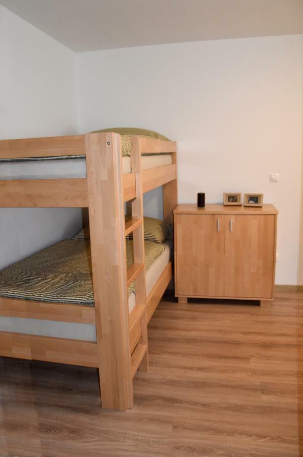 Apartmán Elemir Bešeňová Exteriér fotografie