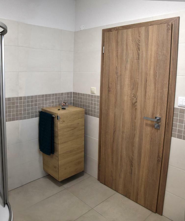 Apartmán Elemir Bešeňová Exteriér fotografie