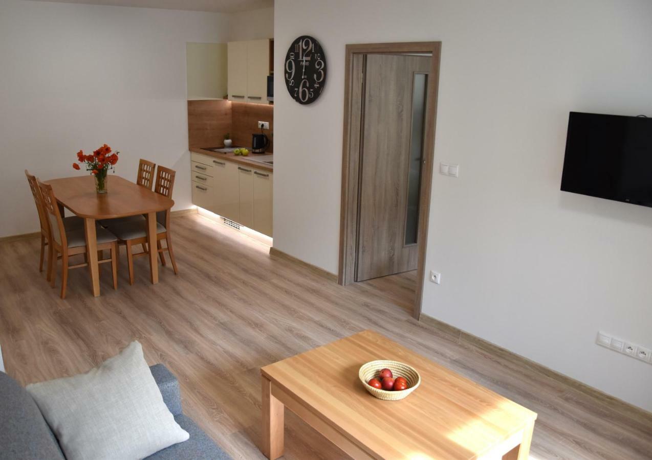 Apartmán Elemir Bešeňová Exteriér fotografie