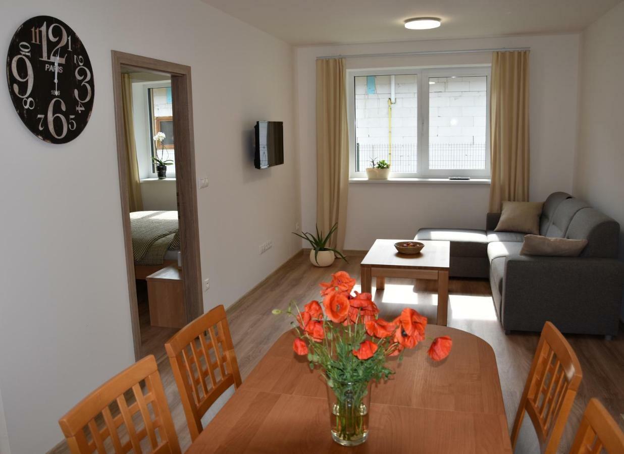 Apartmán Elemir Bešeňová Exteriér fotografie