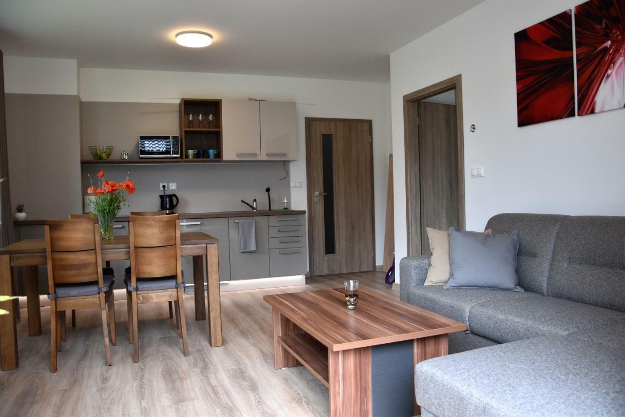 Apartmán Elemir Bešeňová Exteriér fotografie