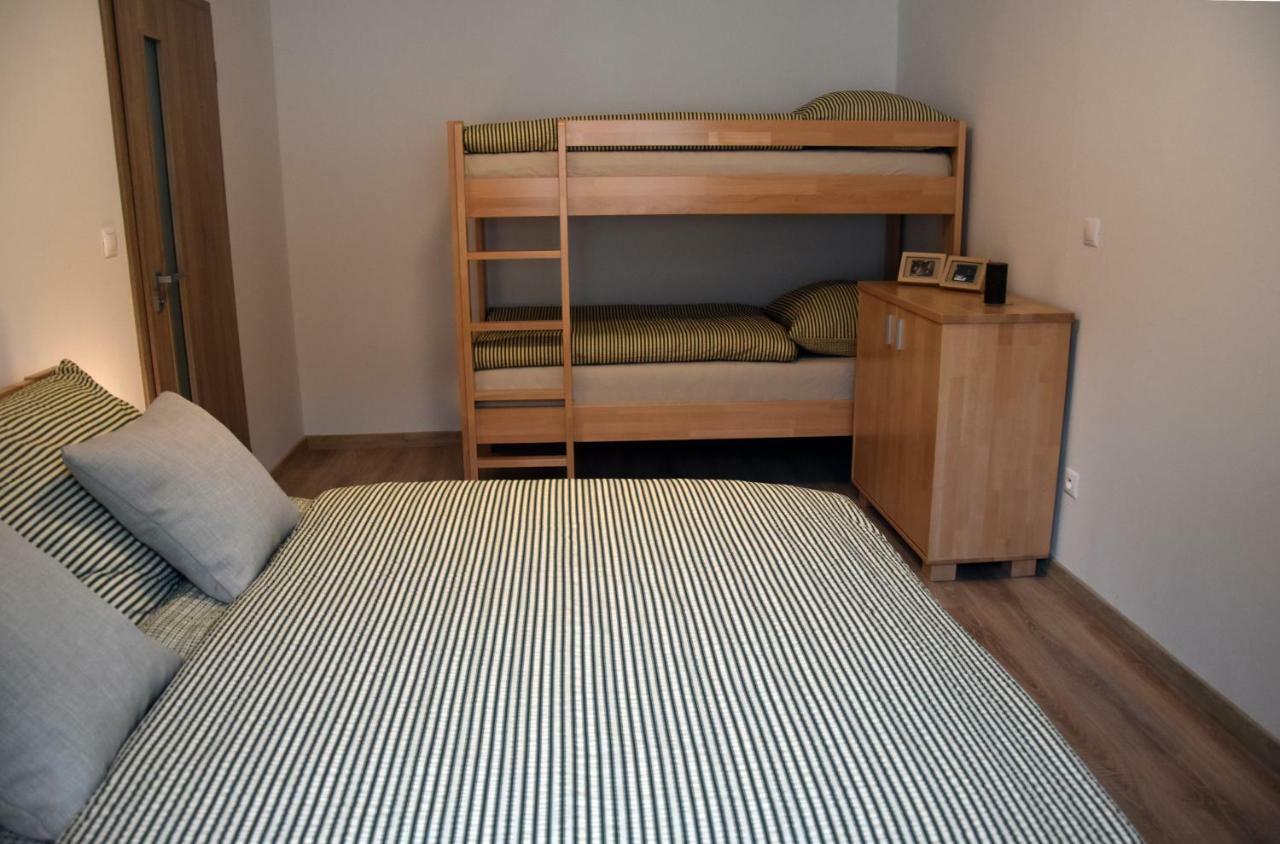 Apartmán Elemir Bešeňová Exteriér fotografie