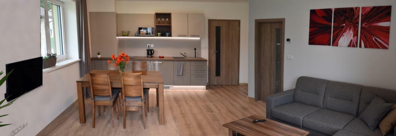 Apartmán Elemir Bešeňová Exteriér fotografie