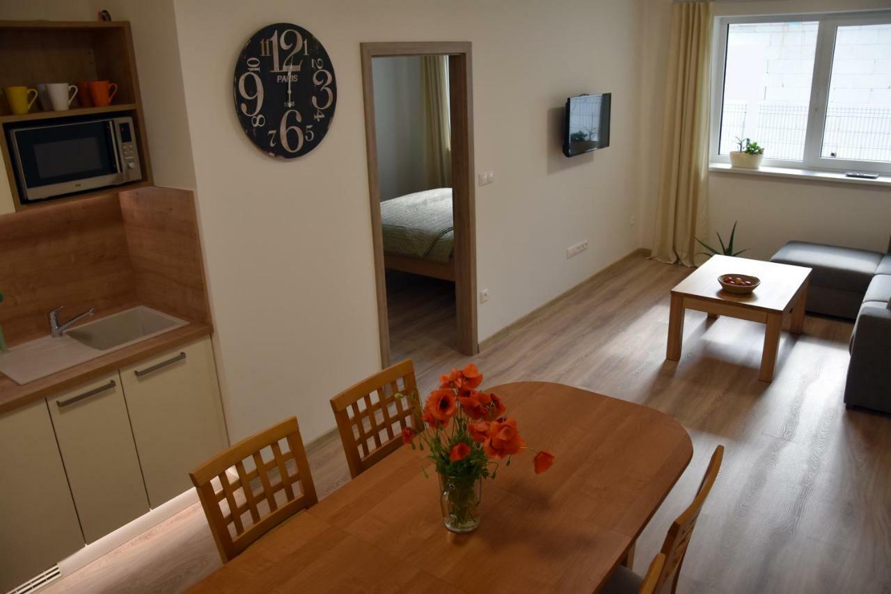 Apartmán Elemir Bešeňová Exteriér fotografie